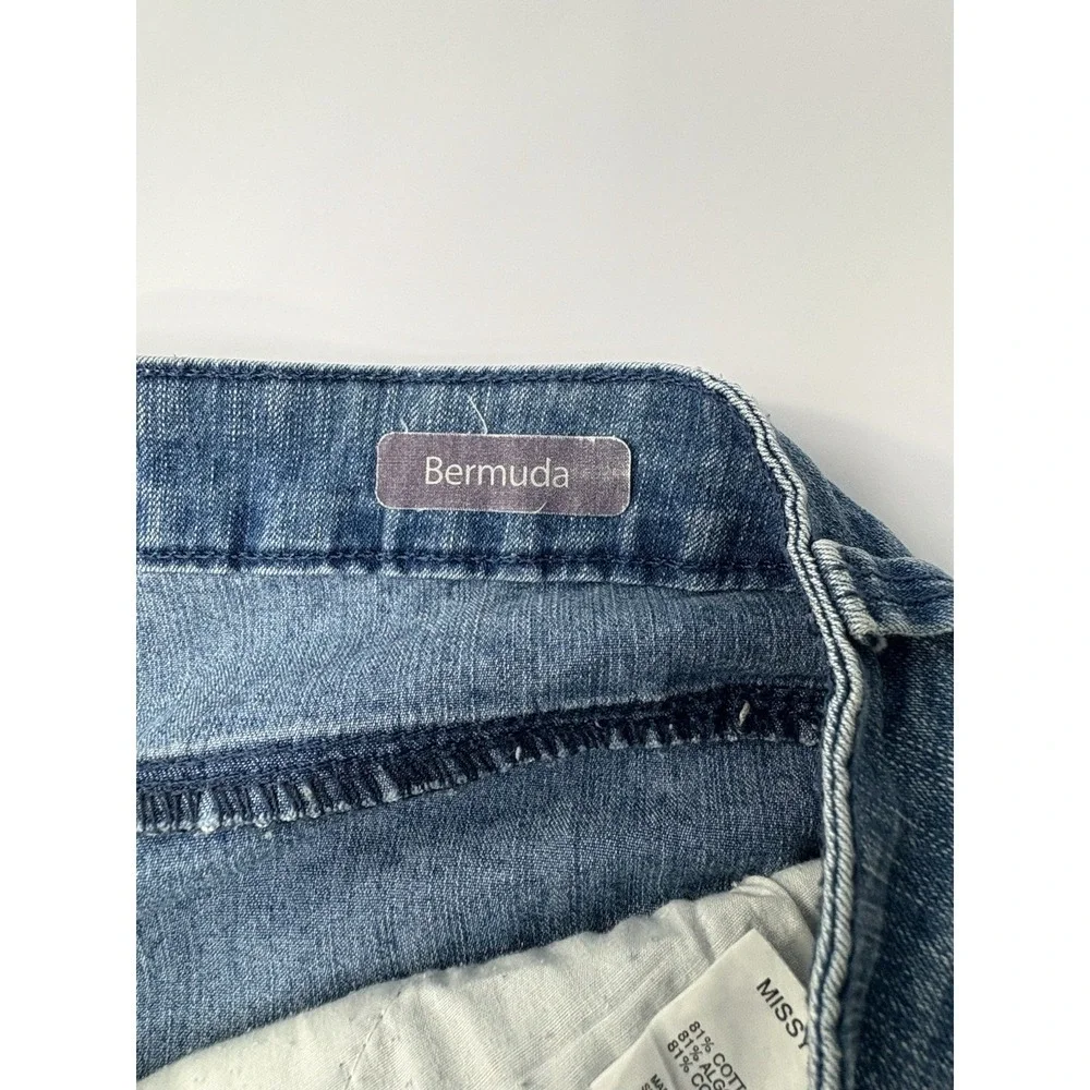 Gloria Vanderbilt Womens Bermuda Denim Shorts Medium Wash Blue Size 12 D23294RBT